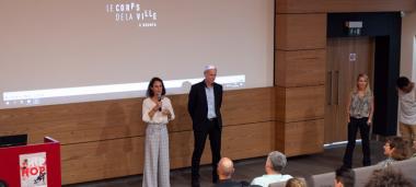 Isabelle Champmoreau a ouvert la projection du documentaire « Le Corps de la ville » pour les élèves du lycée Jules-Garnier le 9 septembre, aux côtés du vice-recteur Érick Roser.