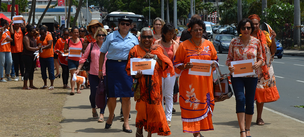 Première marche orange contre les violences faites aux femmes
